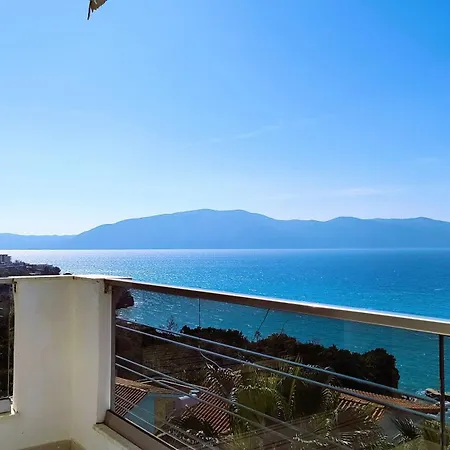 Blue Escape Sea View With Balcony Appartamento *